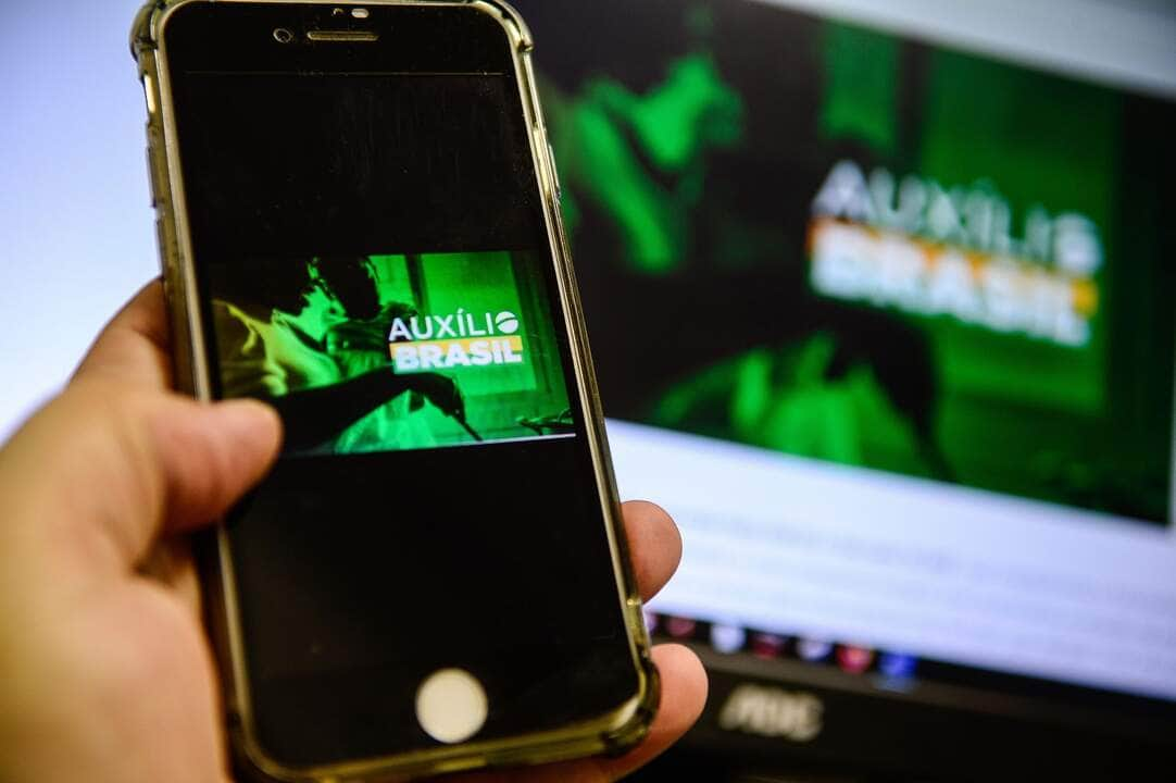 caixa paga auxilio brasil a beneficiarios com nis final 5 scaled